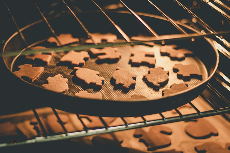 black steel baking pan, sweets, the gingerbread, christmas tree HD wallpaper