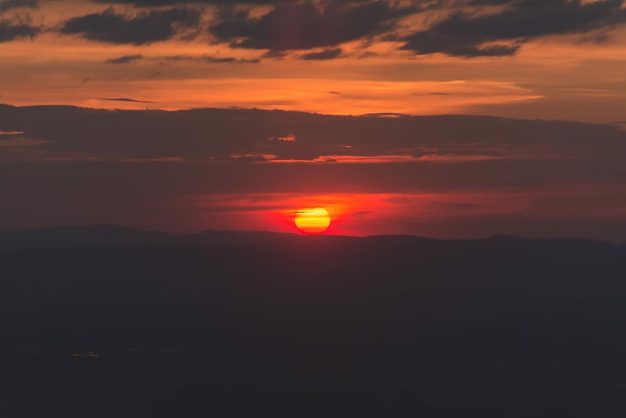 sunset under cloudy sky, photo of golden hour, red, dark, sunrise HD wallpaper