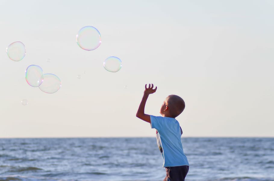 beach, boy, bubbles, kid, ocean, playing, sea, sky, water, one person HD wallpaper