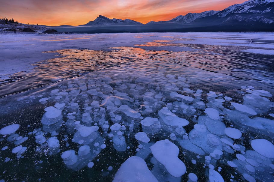 ice cubes on water, ice glaciers under dark sky, beauty in nature, HD wallpaper