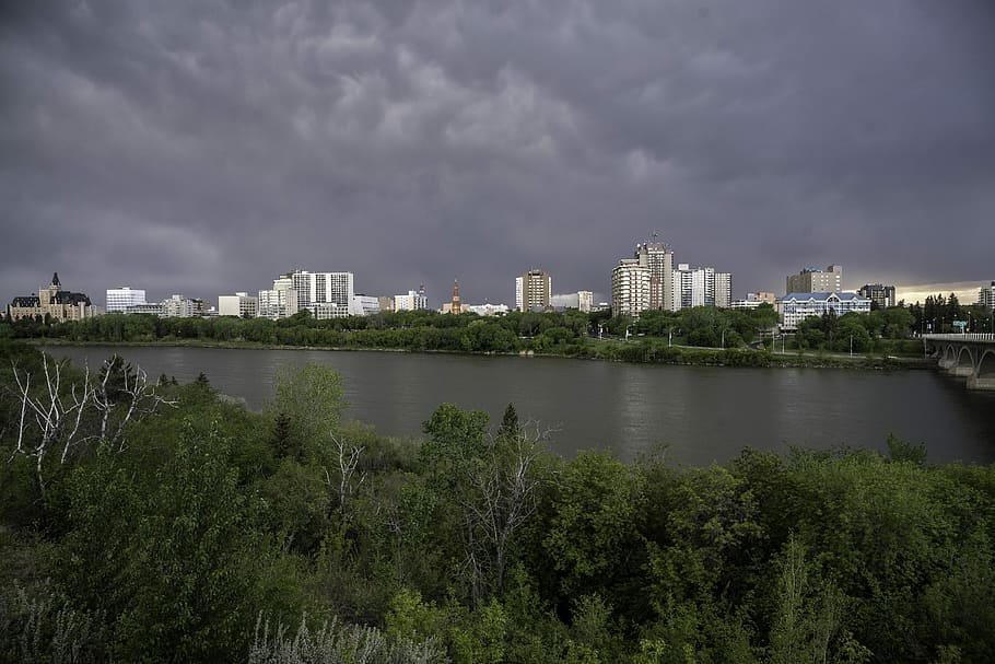 Full Skyline of Saskatoon under the clouds and skies, canada, HD wallpaper