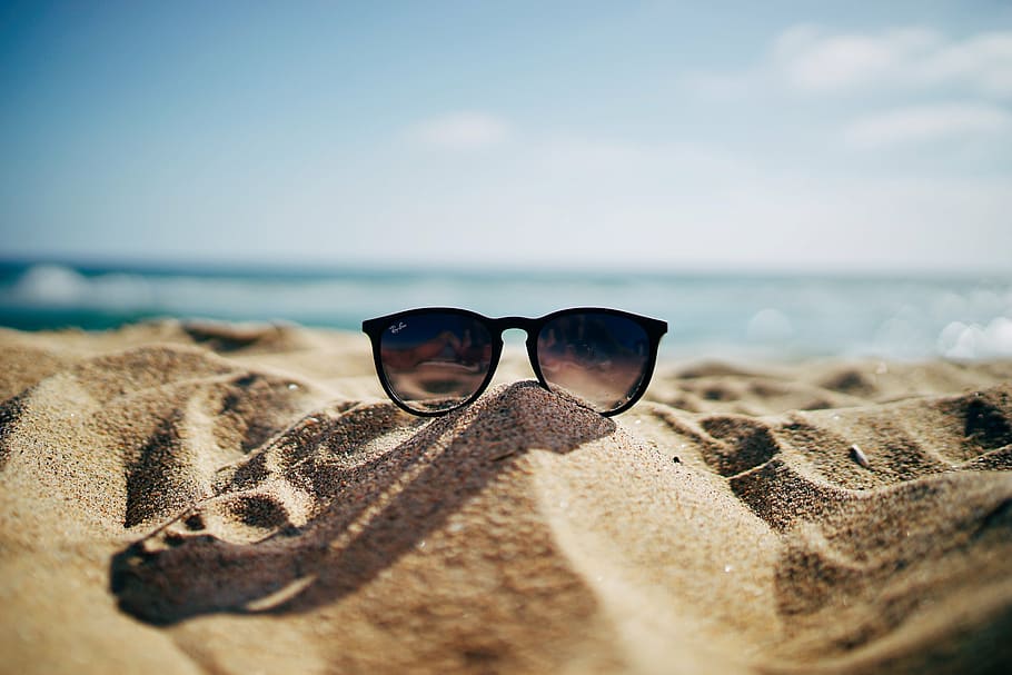photo of black Ray-Ban oversize sunglasses on brown sand, beach HD wallpaper