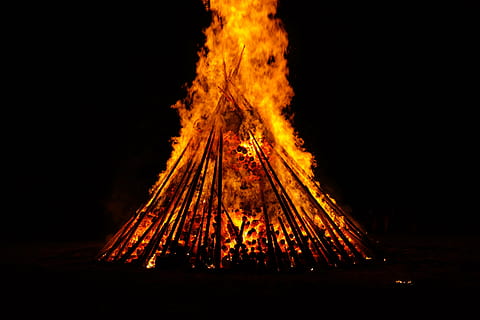bonfire at night, midsummer, burn, blaze, flame, red, yellow HD wallpaper