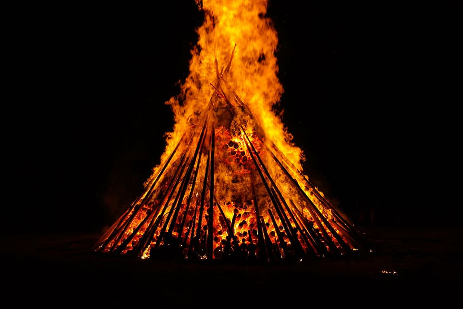 bonfire at night, midsummer, burn, blaze, flame, red, yellow HD wallpaper