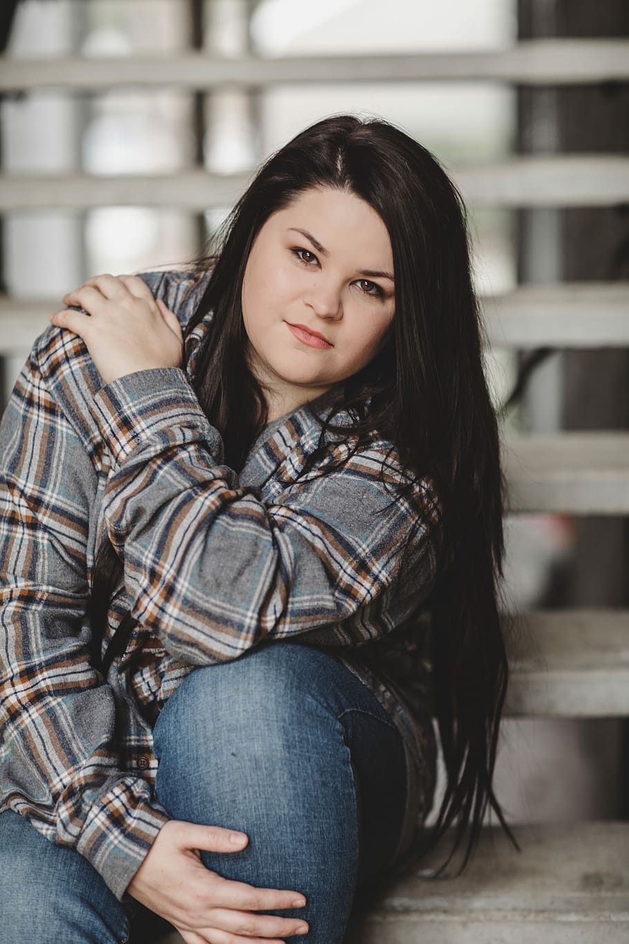 woman wearing brown and black plaid dress shirt smiling white taking picture, woman sitting on staircase HD wallpaper