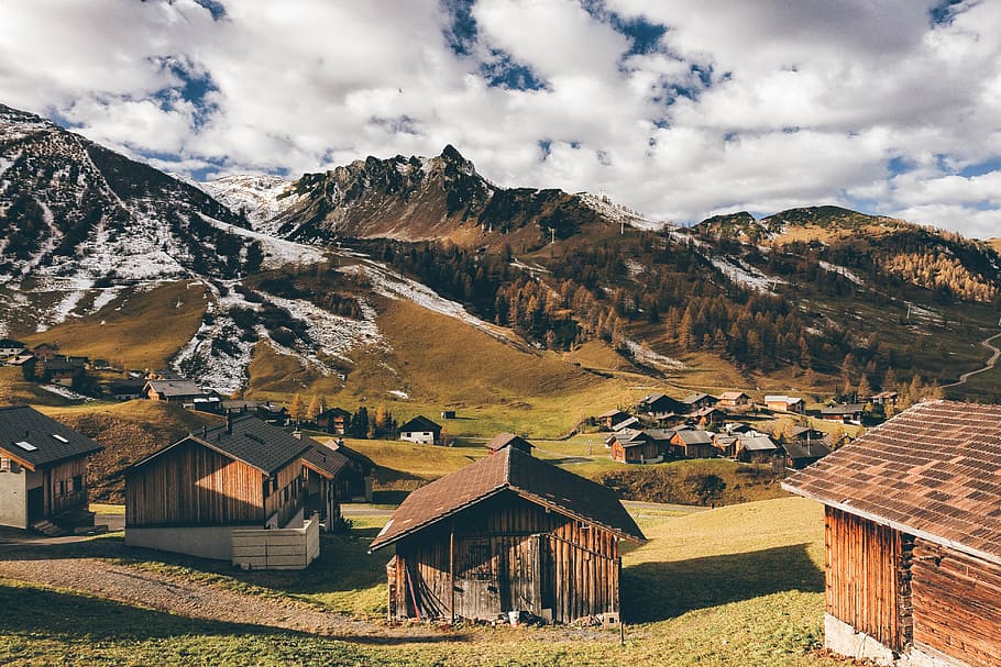 empty brown wooden houses near mountain during daytime, nature HD wallpaper