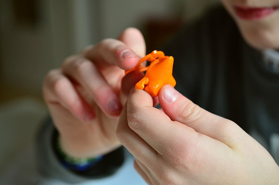 hands, child, insert, tinker, sent, child's hand, finger, toys HD wallpaper