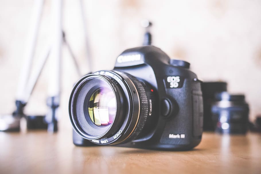 Big DSLR Camera and Equipment, desk, lens, photographer, photography HD wallpaper