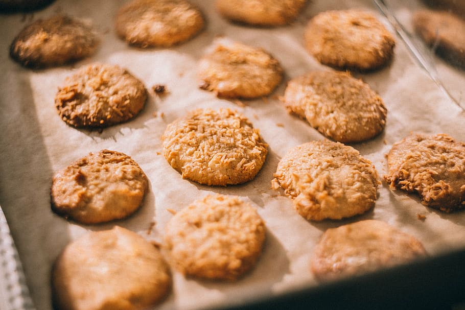 baked pastries on top of tray, biscuits, cookies, shape, baking HD wallpaper