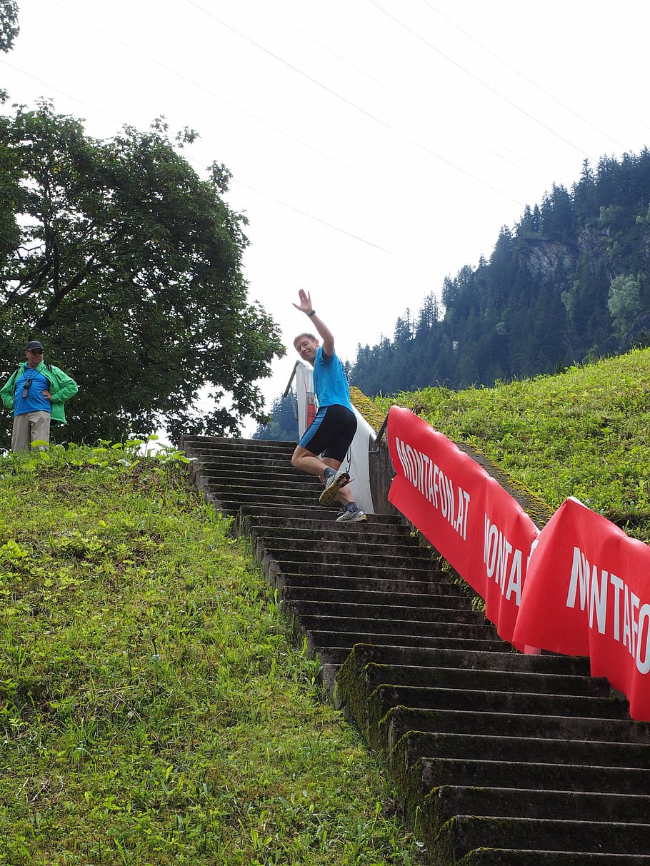 runners, athletes, greeting, wave, good luck, stair running HD wallpaper