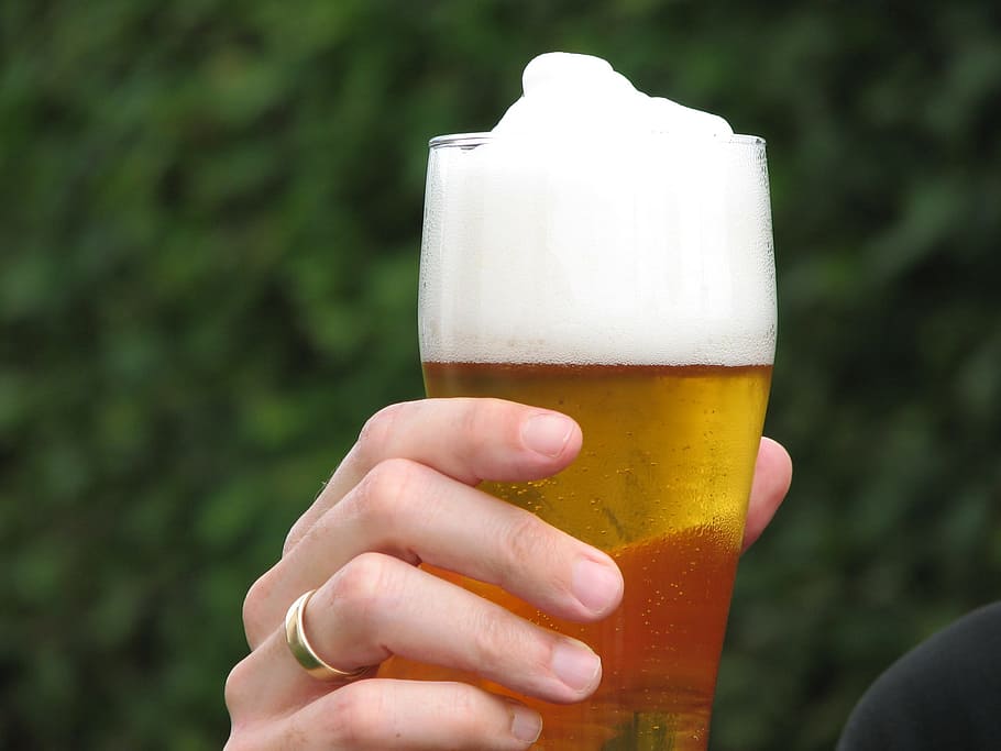 person holding cup of beer at daytime, hefeweizen, hand, wheat beer, HD wallpaper