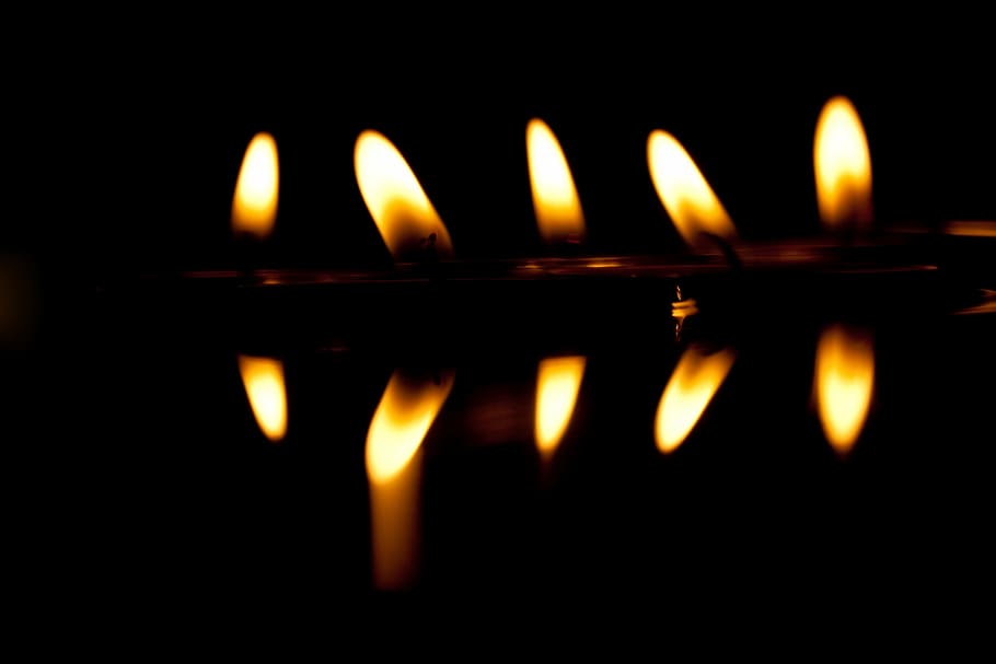 candles, dark, mirroring, flame, romance, darkness, light, tealight HD wallpaper