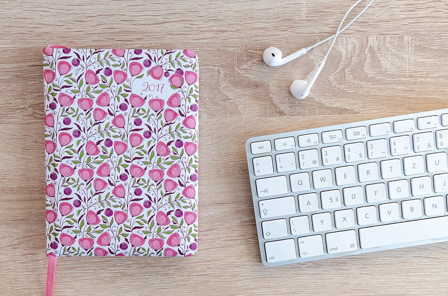 Apple wireless keyboard, lifestyle, office, desk, notebook HD wallpaper
