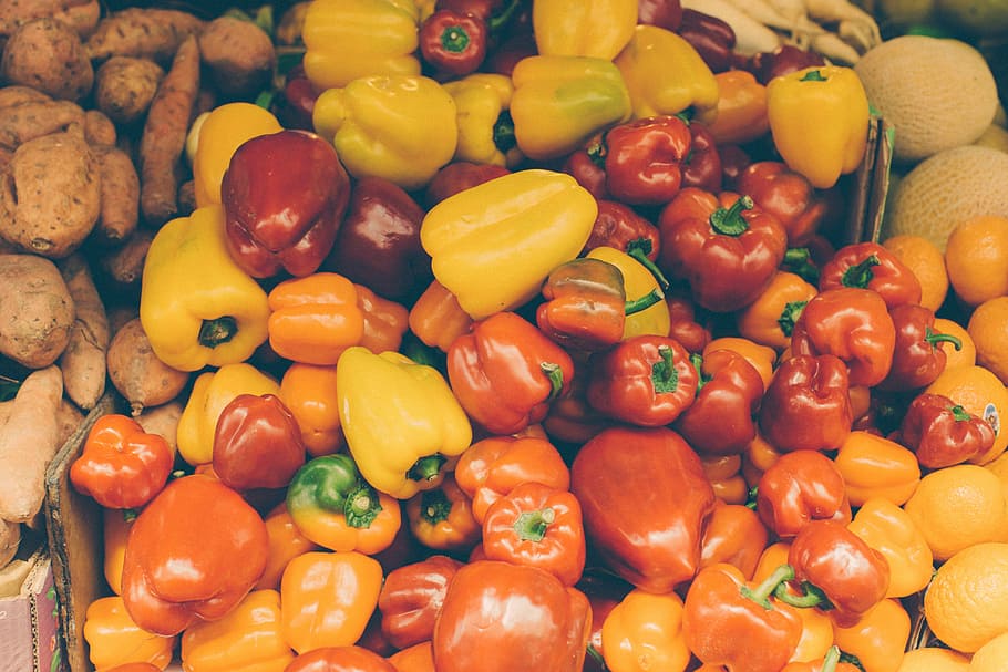 yellow and red bell pepper lot, photograph, peppers, vegetables, HD wallpaper