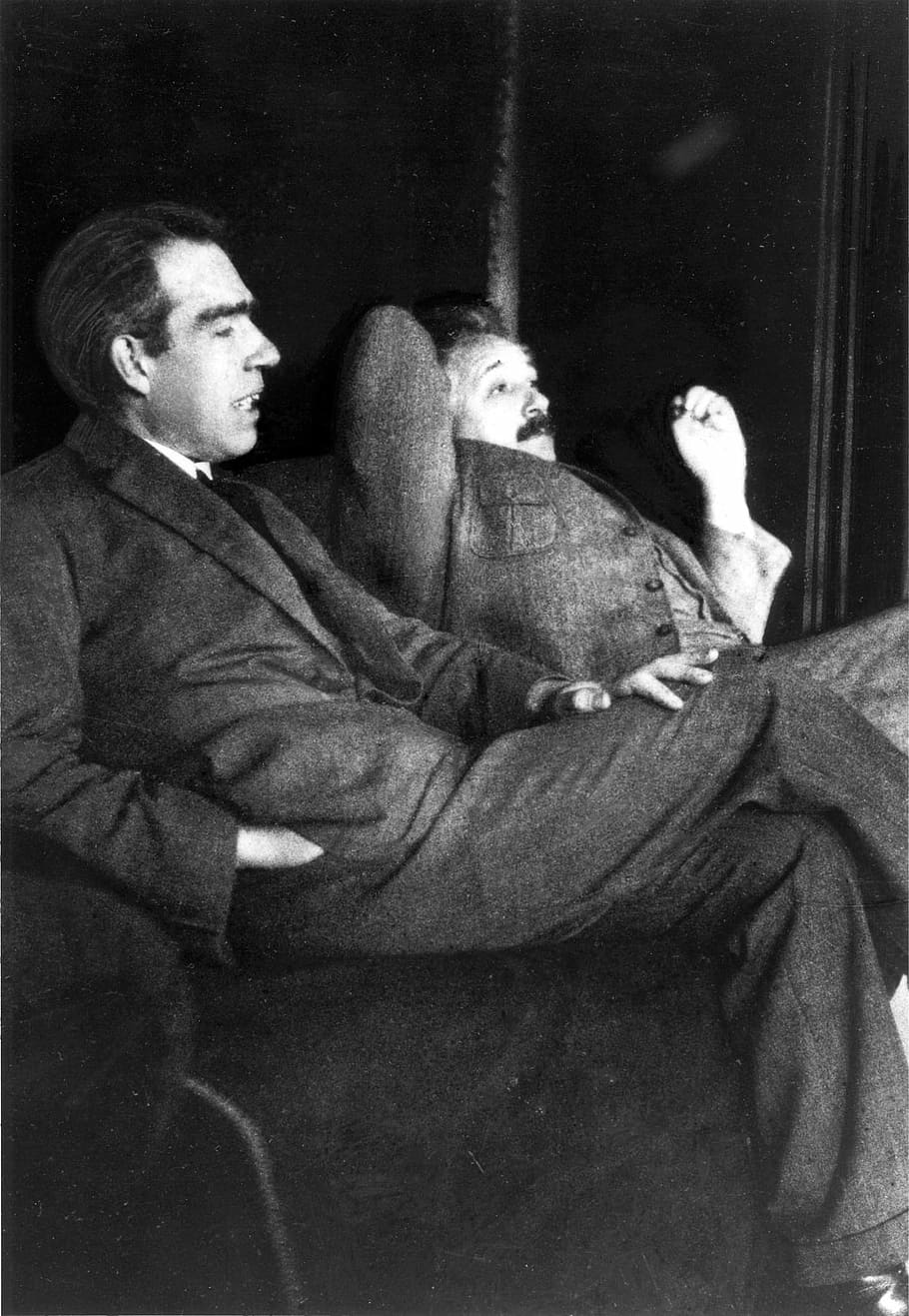 Albert Einstein And Niels Bohr, 1925, casual, discussion, personalities of the twentieth century