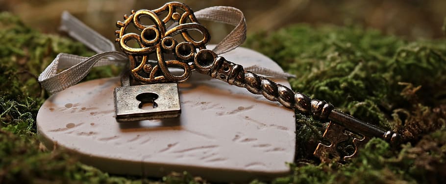 Close Up of Figurine, ancient, antique, chain, close -up, connection HD wallpaper