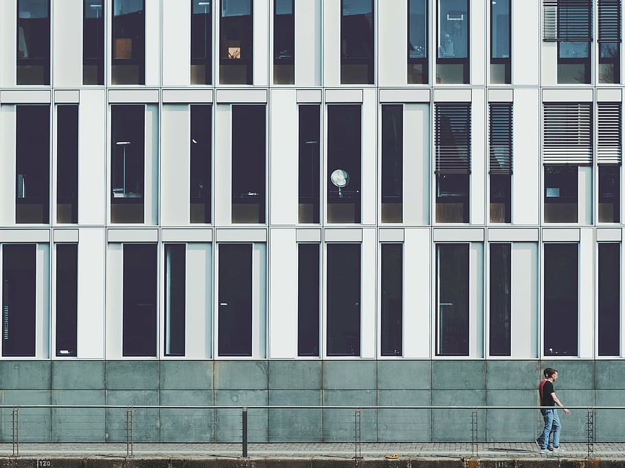 man walking on pavements near building, architecture, infrastructure HD wallpaper