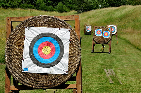 white, blue, and brown target shooting, archery, hits, middle HD wallpaper