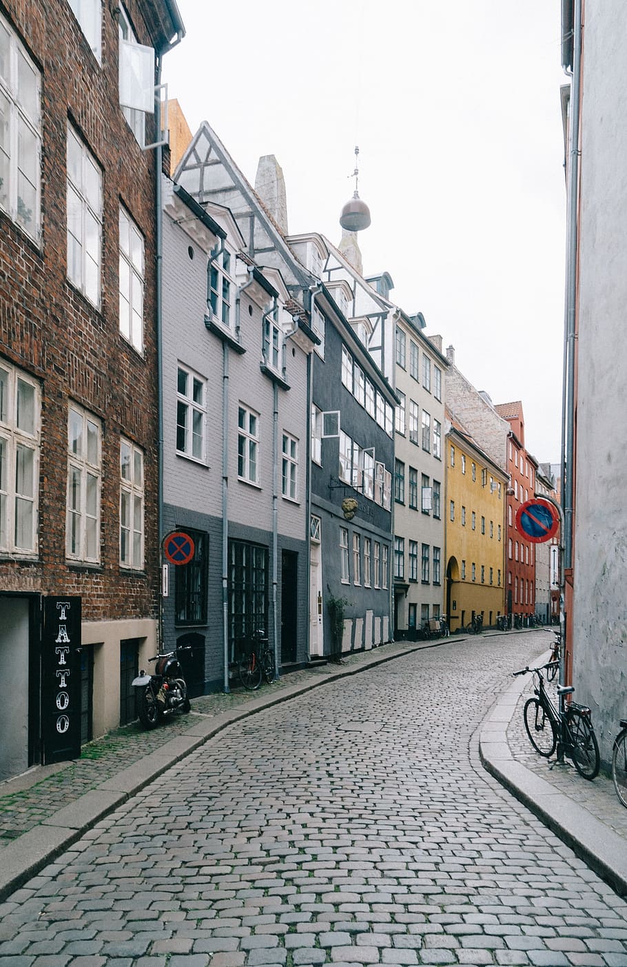 architecture, building, structure, window, alley, street, bike HD wallpaper