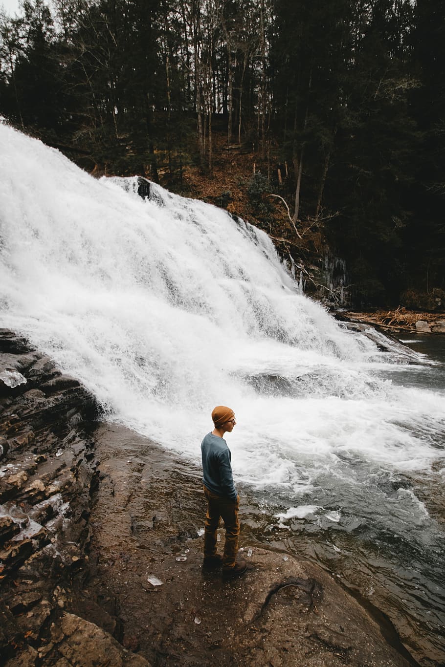 man standing near water falls, man standing near waterfalls, river HD wallpaper