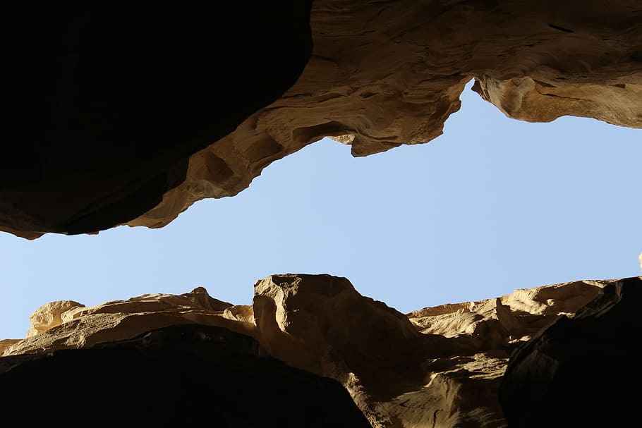 Chahkouh Canyon, worm's eye view of canyon, cavern, sky, rocks HD wallpaper