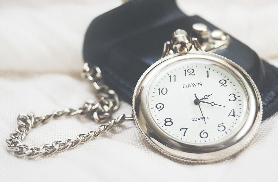 round silver-colored Dawn analog pocket watch, round silver-colored Dawn Quartz pocket watch at 2:19 HD wallpaper