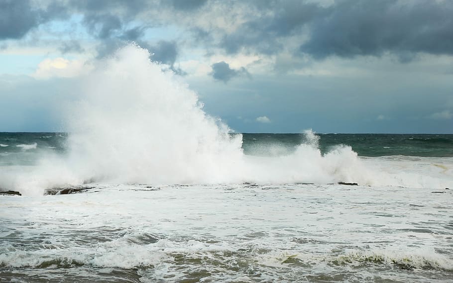 time lapse photography of water splash under cloudy sky, Wave HD wallpaper