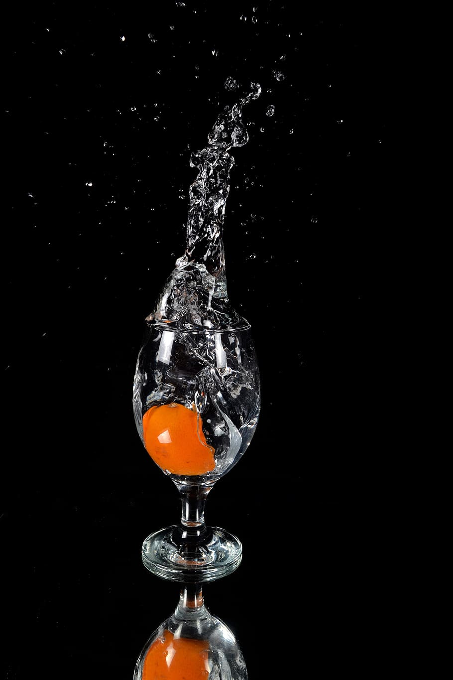 water, dark, blur, motion, close-up, drop, focus, reflection HD wallpaper