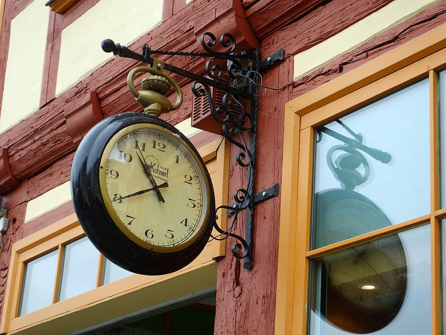 Hanging clock on building, photos, public domain, time, wood - Material HD wallpaper