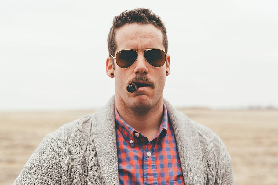 photography of man using tobacco, man with tobacco wearing cardigan and sunglasses HD wallpaper