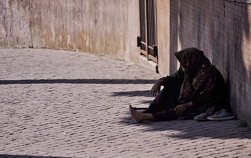 person sitting on floor while leaning on wall during daytime HD wallpaper