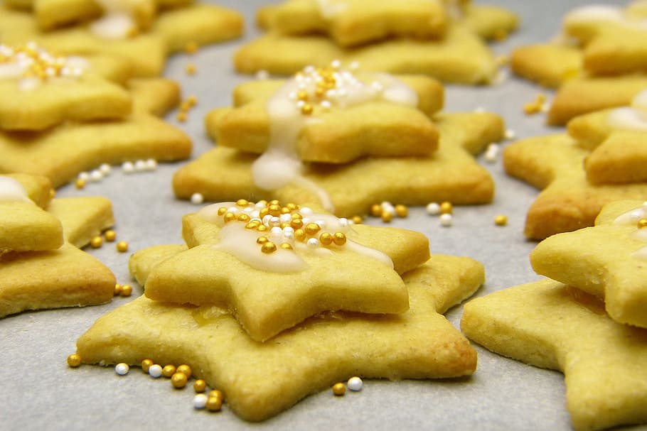 star-shaped baked pasties, christmas biscuits, icing sugar, cookie cutter, HD wallpaper