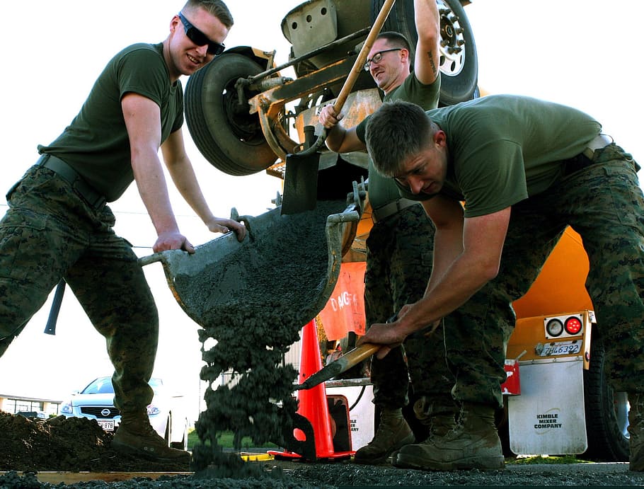 soldiers mixing cement, men working, construction, workers HD wallpaper