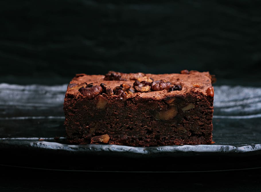 selective photography of chocolate cake with peanuts, food, dessert HD wallpaper