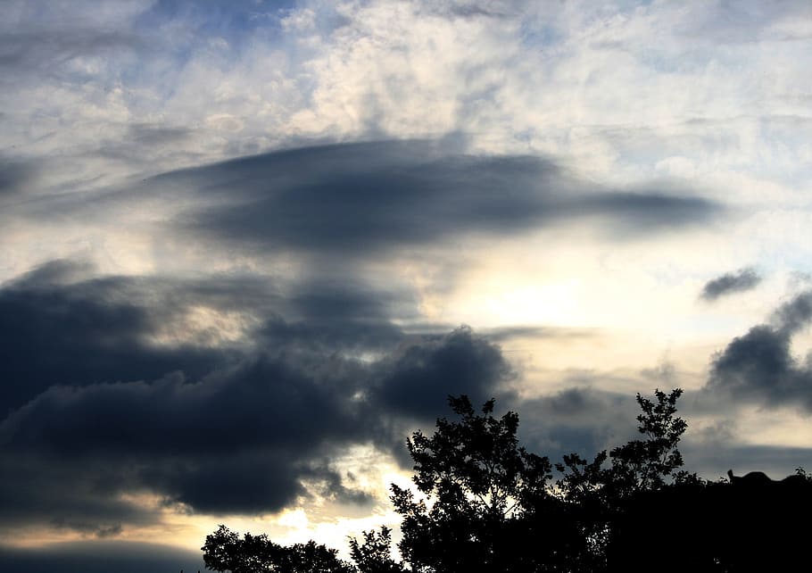 Clouds, Building, Dark, dark areas, light patches, radient HD wallpaper