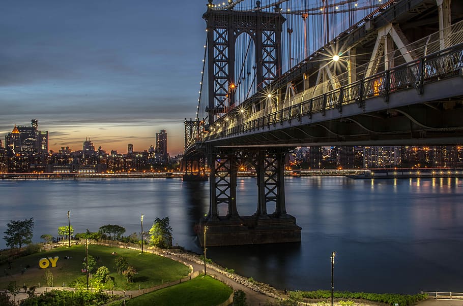 Brooklyn Bridge, gray bridge during nighttime, skyline, hill HD wallpaper
