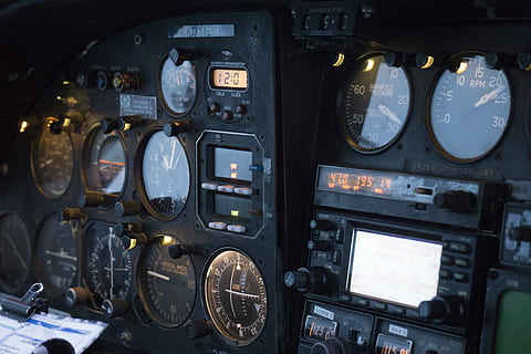 controls-cockpit-plane-cluster-thumbnail