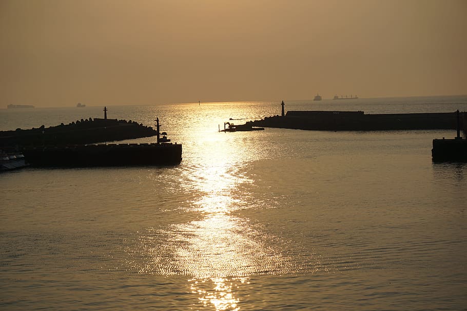 sunset, ocean, water, shadow, dark, evening, yellow, red, sunny HD wallpaper