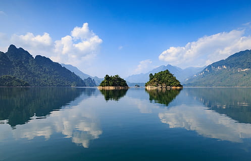 two islands near mountains and glassy water at daytime, nature HD wallpaper