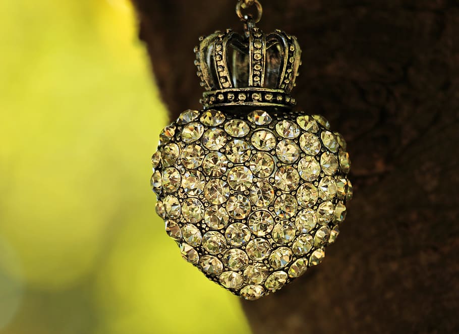 silver-colored clear gemstone encrusted heart pendant, crown HD wallpaper