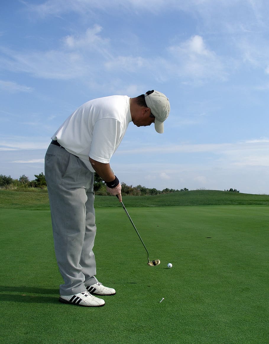 man playing golf, men, putting, sport, golf Club, golf Course HD wallpaper