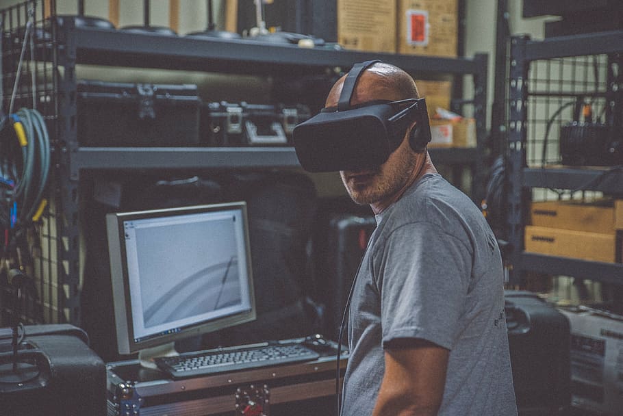 man wearing black virtual reality goggles, computer, keyboard HD wallpaper