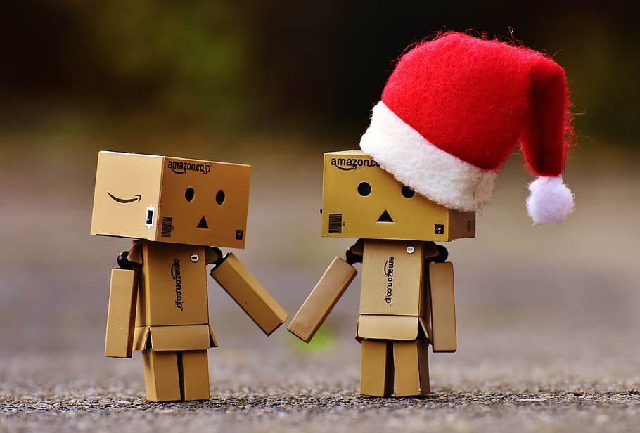 two Amazon box man figures, Danbo, Christmas, together, hand in hand