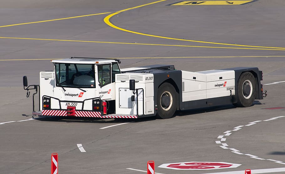 goldhofer, tug, towing vehicle, tractor, airport, aircraft
