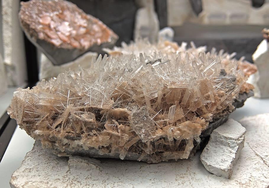 crystal, stone, quartz, gem, mineral, close-up, focus on foreground HD wallpaper
