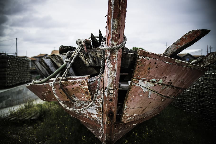 selective focus photography of brown wooden boat, macro photography of brown wooden boat HD wallpaper