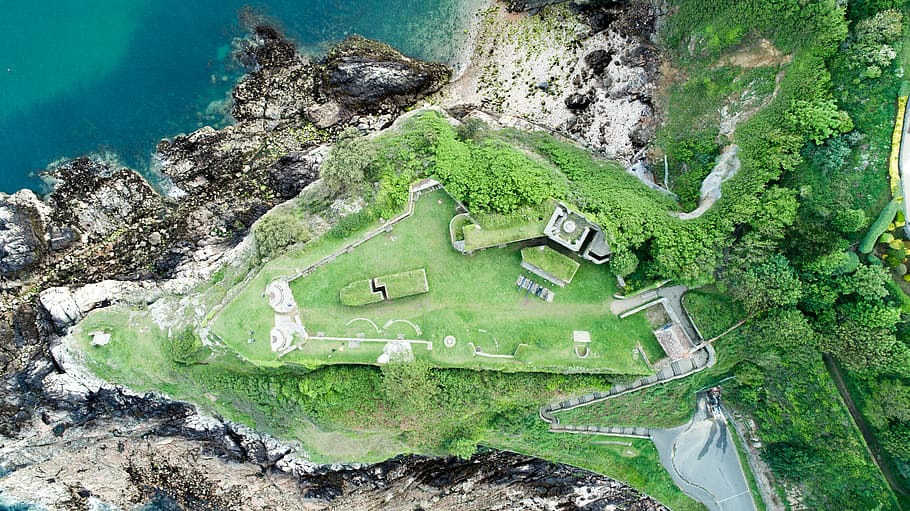 aerial photography of island, bird's eye view of memorial near cliff HD wallpaper