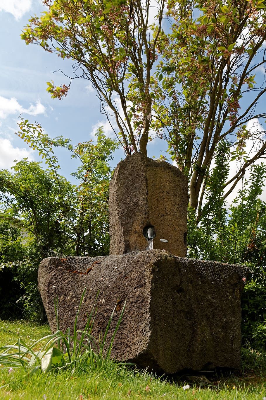 fountain, stone, water, flow, stone fountain, stone sculpture HD wallpaper
