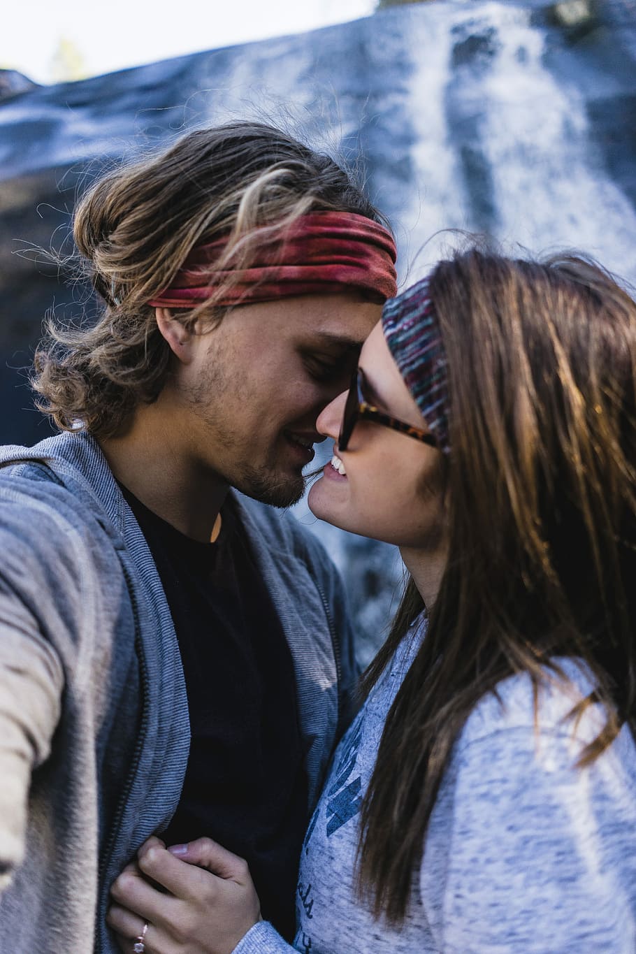 man and woman about to kiss each other, woman holding man shirt facing faces HD wallpaper