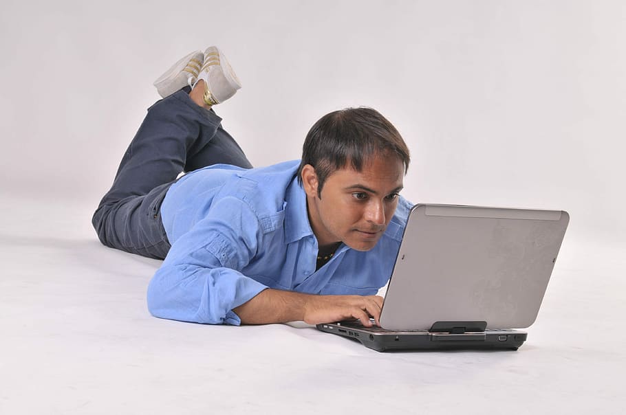 man using laptop computer while laying on ground, Web, Notebook HD wallpaper
